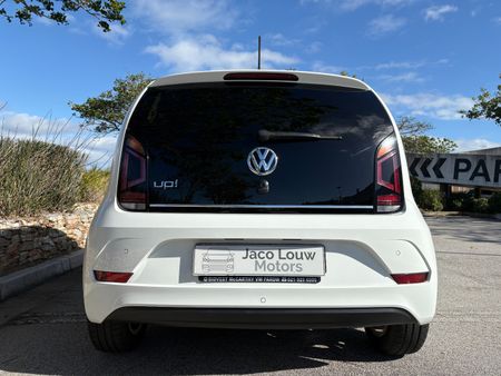 2018-Volkswagen-Up-Beats-10-5-dr_12