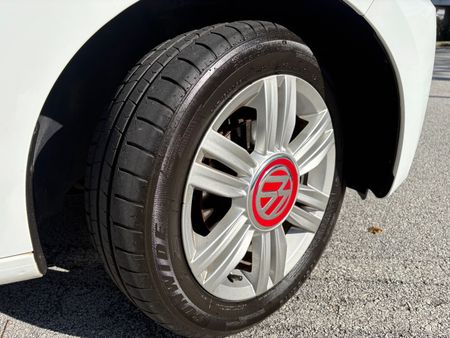 2018-Volkswagen-Up-Beats-10-5-dr_24
