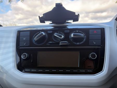 2018-Volkswagen-Up-Beats-10-5-dr_28