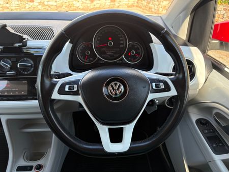 2018-Volkswagen-Up-Beats-10-5-dr_31