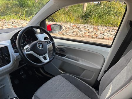2018-Volkswagen-Up-Beats-10-5-dr_32