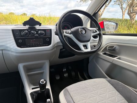 2018-Volkswagen-Up-Beats-10-5-dr_34