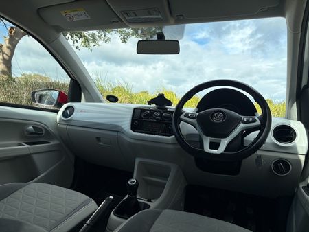 2018-Volkswagen-Up-Beats-10-5-dr_36
