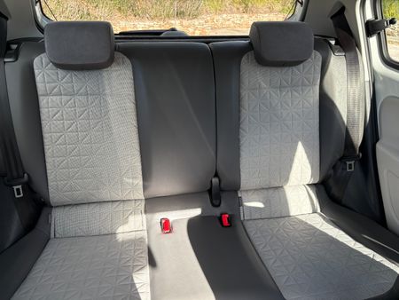 2018-Volkswagen-Up-Beats-10-5-dr_39