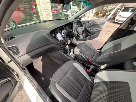 2018-Hyundai-i20-12-Motion_10