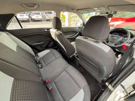 2018-Hyundai-i20-12-Motion_12