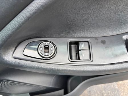 2018-Hyundai-i20-12-Motion_16