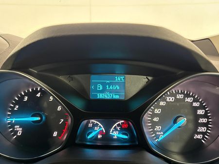 2014-Ford-Kuga-16-EcoBoost-Ambiente_1