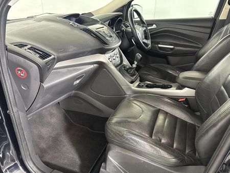 2014-Ford-Kuga-16-EcoBoost-Ambiente_7