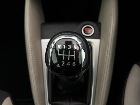 2021-Nissan-Micra-10T-Tekna-84kW_10