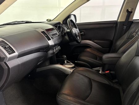 2013-Mitsubishi-Outlander-24-GLX-Auto_8