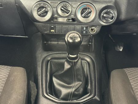 2021-Toyota-Hilux-24-GD-6-Raider-4x4-Double-Cab_10