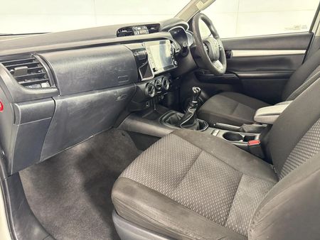 2021-Toyota-Hilux-24-GD-6-Raider-4x4-Double-Cab_8