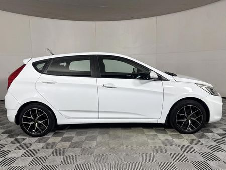 2017-Hyundai-Accent-16-Fluid-5-dr_10