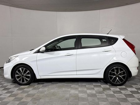 2017-Hyundai-Accent-16-Fluid-5-dr_12