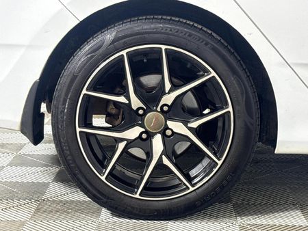 2017-Hyundai-Accent-16-Fluid-5-dr_6