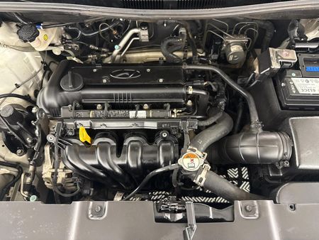 2017-Hyundai-Accent-16-Fluid-5-dr_7