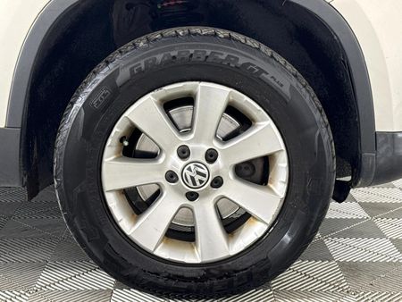2008-Volkswagen-Tiguan-20-TDI-Track-Field-4Motion-Auto_3