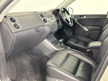 2008-Volkswagen-Tiguan-20-TDI-Track-Field-4Motion-Auto_5