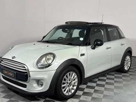 2015-MINI-Hatch-Cooper-Auto_0