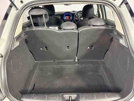 2015-MINI-Hatch-Cooper-Auto_15
