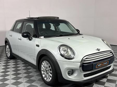 2015-MINI-Hatch-Cooper-Auto_17