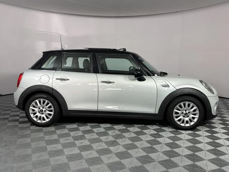 2015-MINI-Hatch-Cooper-Auto_18