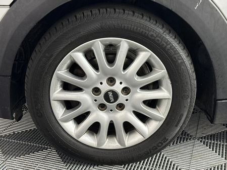2015-MINI-Hatch-Cooper-Auto_4