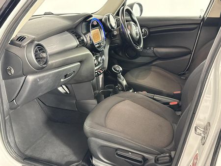 2015-MINI-Hatch-Cooper-Auto_8