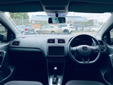 2026-Volkswagen-Polo-Vivo-16-Life_7