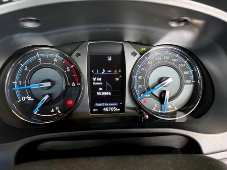 2023-Toyota-Hilux-28-GD-6-Raised-Body-Legend-Extended-Cab_10