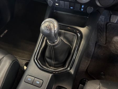 2023-Toyota-Hilux-28-GD-6-Raised-Body-Legend-Extended-Cab_11