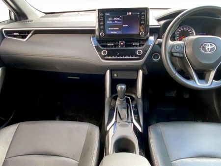 2025-Toyota-Corolla-Cross-18-XS_11