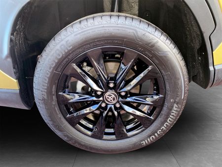 2025-Toyota-Corolla-Cross-18-XS_16