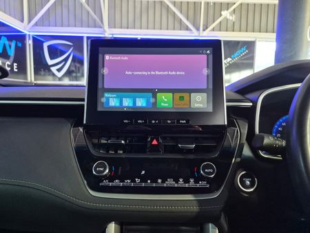 2025-Toyota-Corolla-Cross-18-XS-Hybrid_10