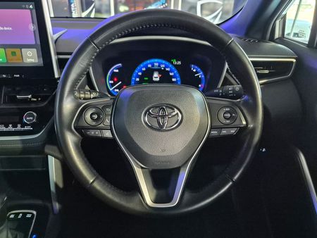 2025-Toyota-Corolla-Cross-18-XS-Hybrid_13
