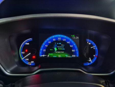 2025-Toyota-Corolla-Cross-18-XS-Hybrid_15