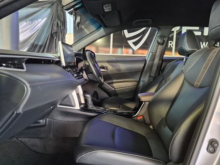 2025-Toyota-Corolla-Cross-18-XS-Hybrid_16