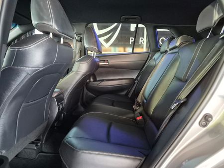 2025-Toyota-Corolla-Cross-18-XS-Hybrid_17