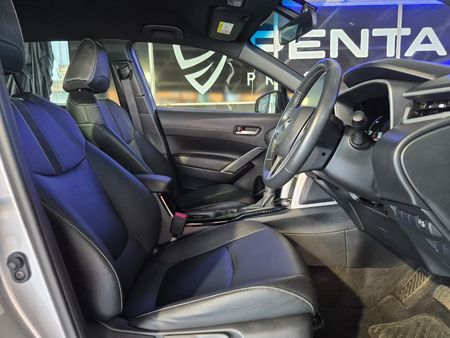 2025-Toyota-Corolla-Cross-18-XS-Hybrid_18