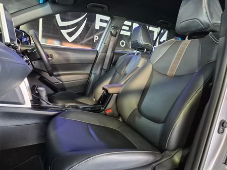 2025-Toyota-Corolla-Cross-18-XS-Hybrid_26