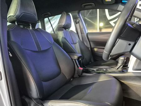 2025-Toyota-Corolla-Cross-18-XS-Hybrid_28