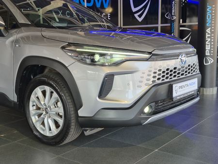 2025-Toyota-Corolla-Cross-18-XS-Hybrid_3