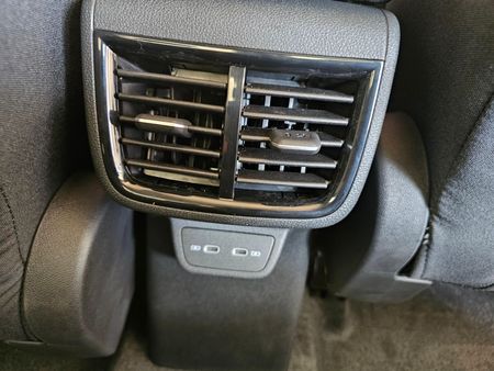 2026-Volkswagen-Polo-Sedan-10TSI-Life_5