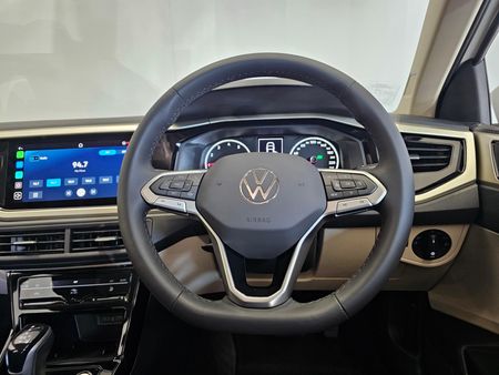 2026-Volkswagen-Polo-Sedan-10TSI-Life_7