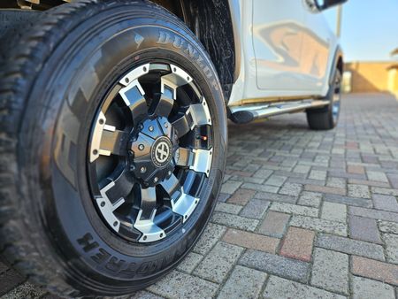 2016-Toyota-Hilux-40-V6-Raised-Body-Raider-Double-Cab-Auto_14
