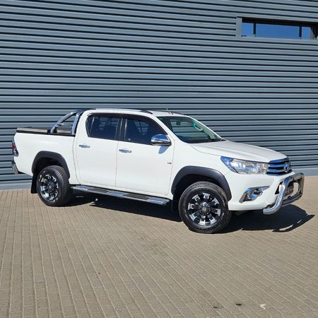 2016-Toyota-Hilux-40-V6-Raised-Body-Raider-Double-Cab-Auto_1