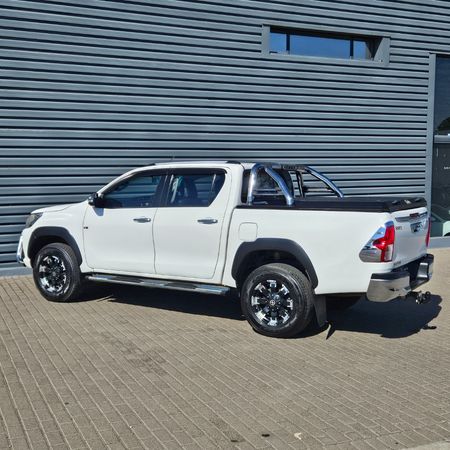 2016-Toyota-Hilux-40-V6-Raised-Body-Raider-Double-Cab-Auto_4