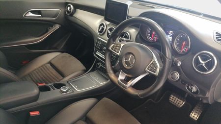 2018-Mercedes-Benz-CLA-200-Auto_16