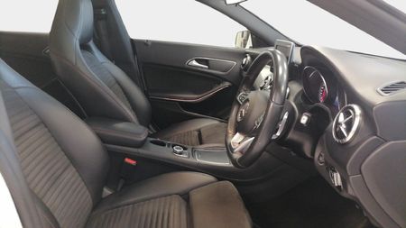 2018-Mercedes-Benz-CLA-200-Auto_17